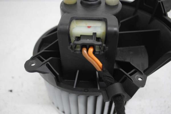 VENTILATEUR DE CHAUFFAGE OPEL CORSA D/ CORSA E - Vue 3